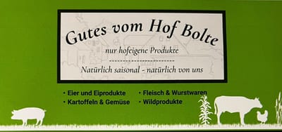 Schild „Gutes vom Hof Bolte“: nur hofeigene Produkte, natürlich saisonal; Eier und Eiprodukte, Kartoffeln und Gemüse, Fleisch und Wurstwaren, Wildprodukte